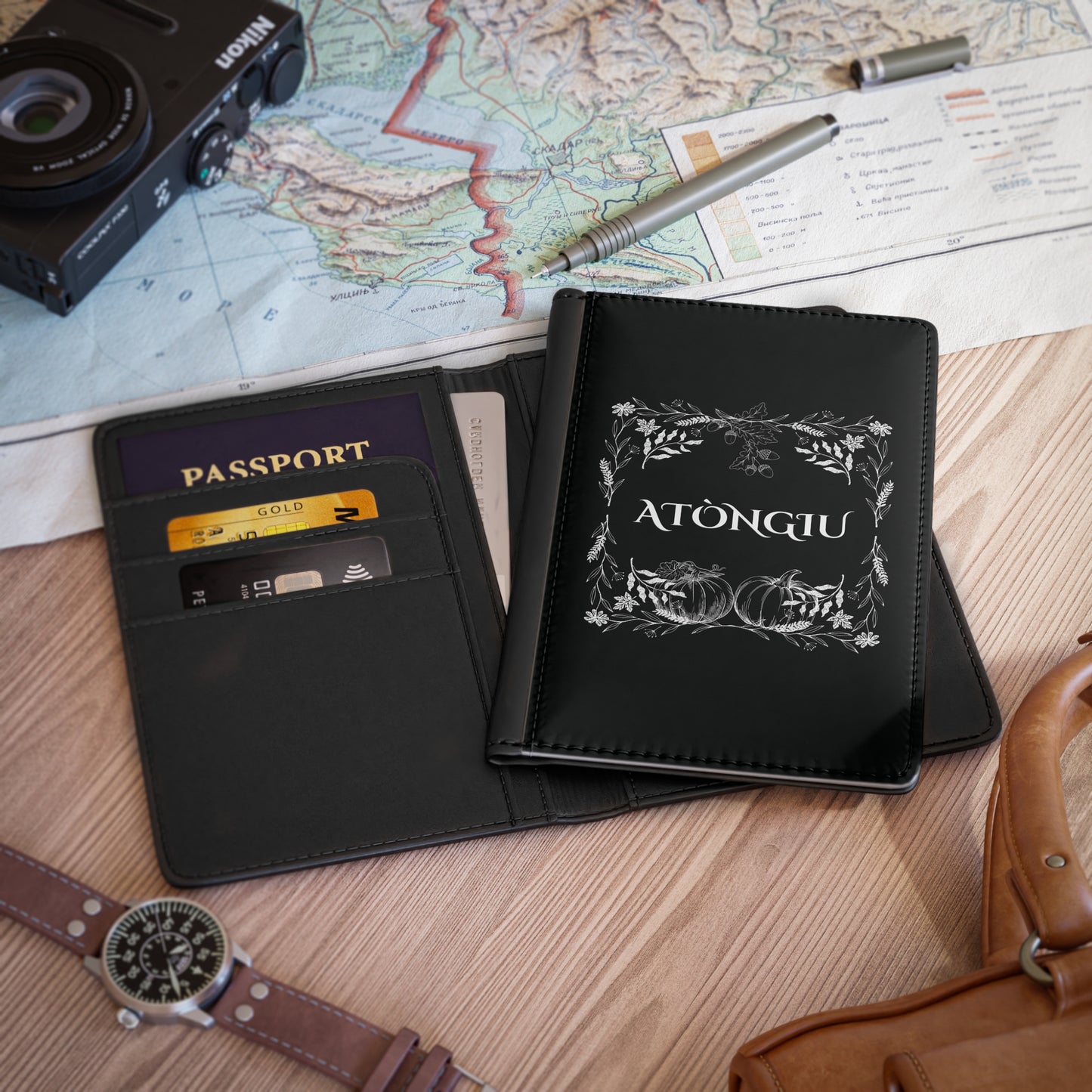 Atòngiu, Passport Cover