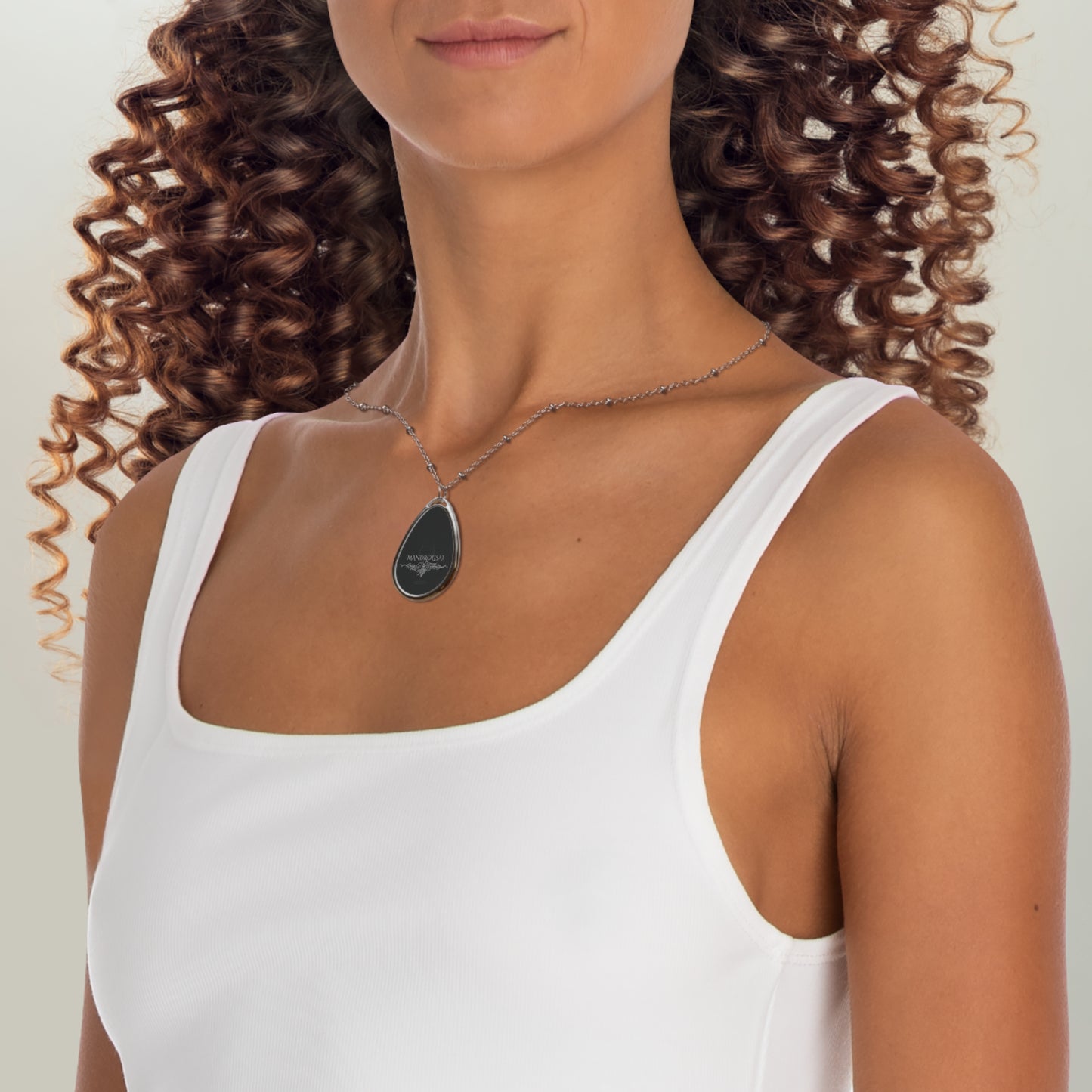 Mandrolisai, Oval Necklace (black)